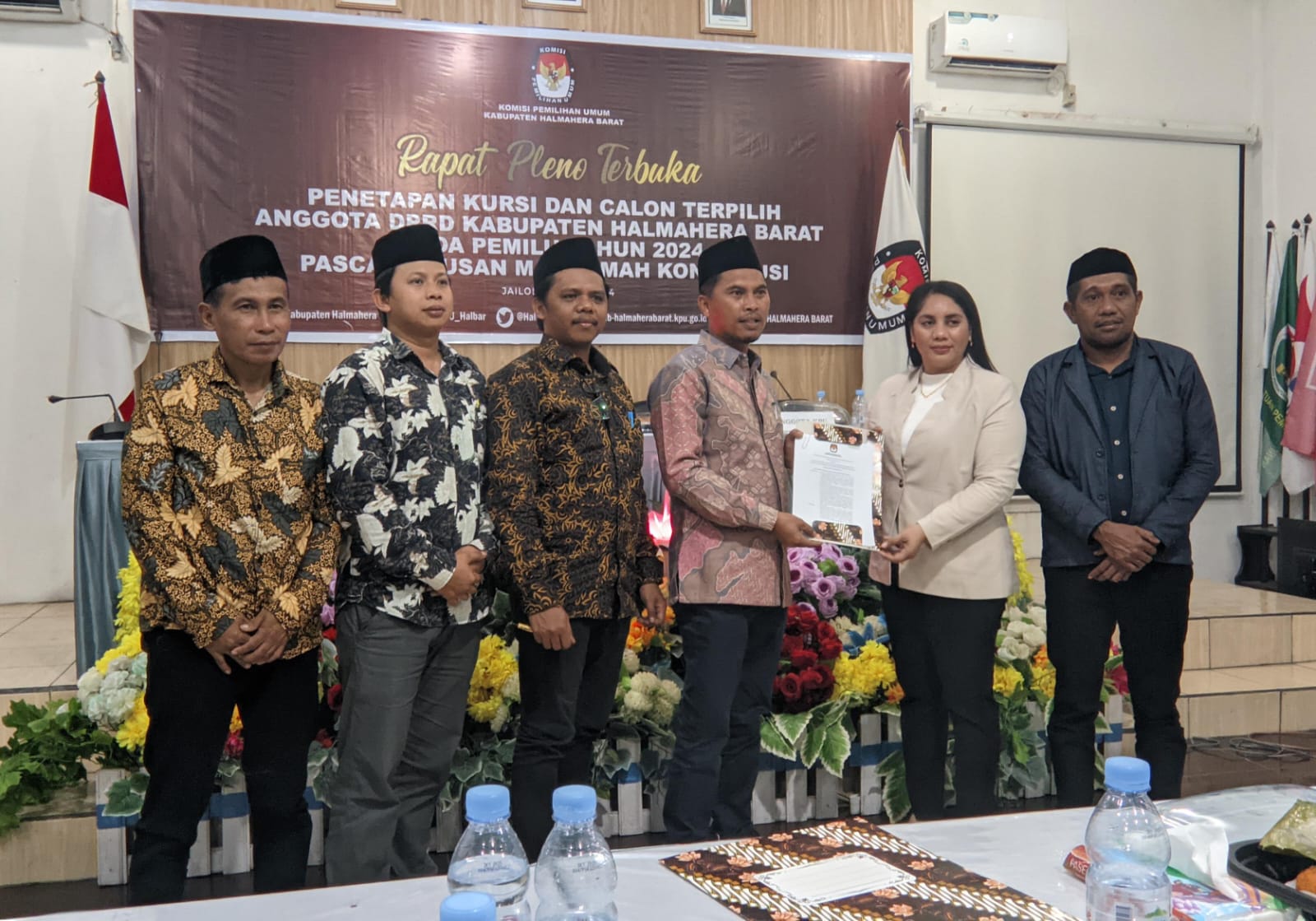 Komisi Pemilihan Umum (KPU) resmi menetapkan perolehan kursi dan calon terpilih anggota DPRD Kabupaten Halmahera Barat tahun 2024