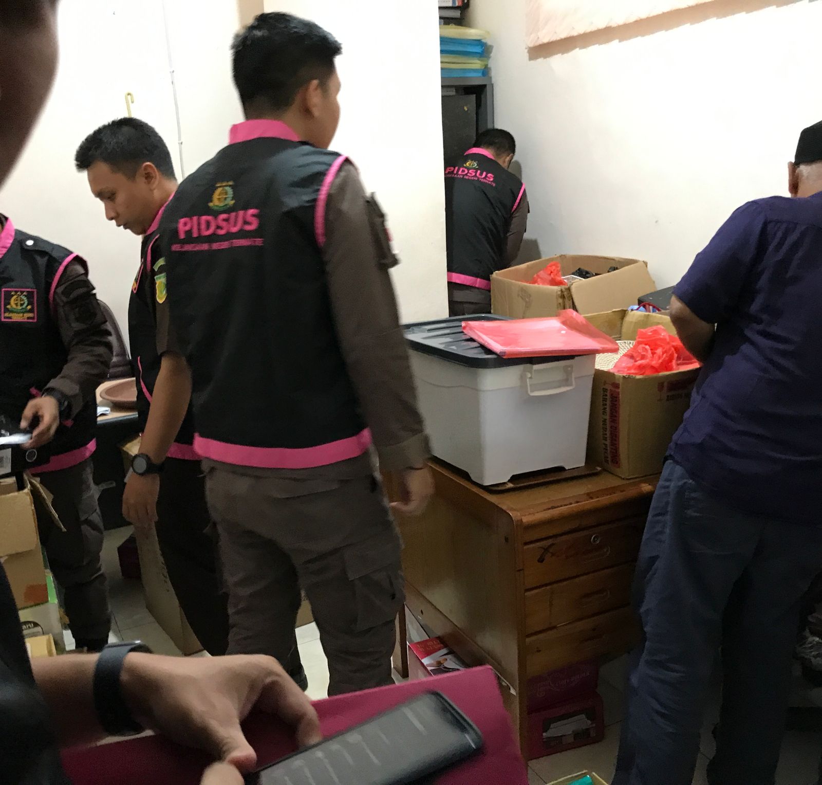 Kejari Dua Kantor Pemkot Ternate (Ket Foto Zul)