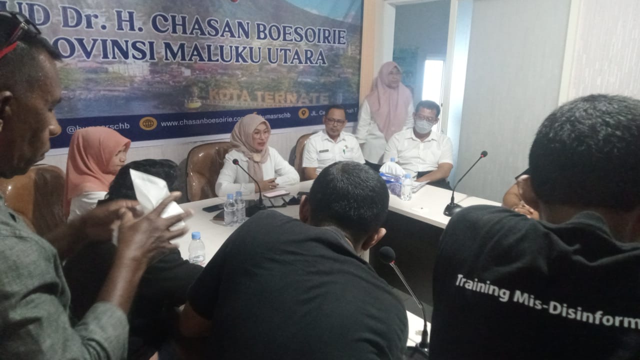 Awak Media Saat Mewawancarai Dirut RUSD CB Alwia Assagaf