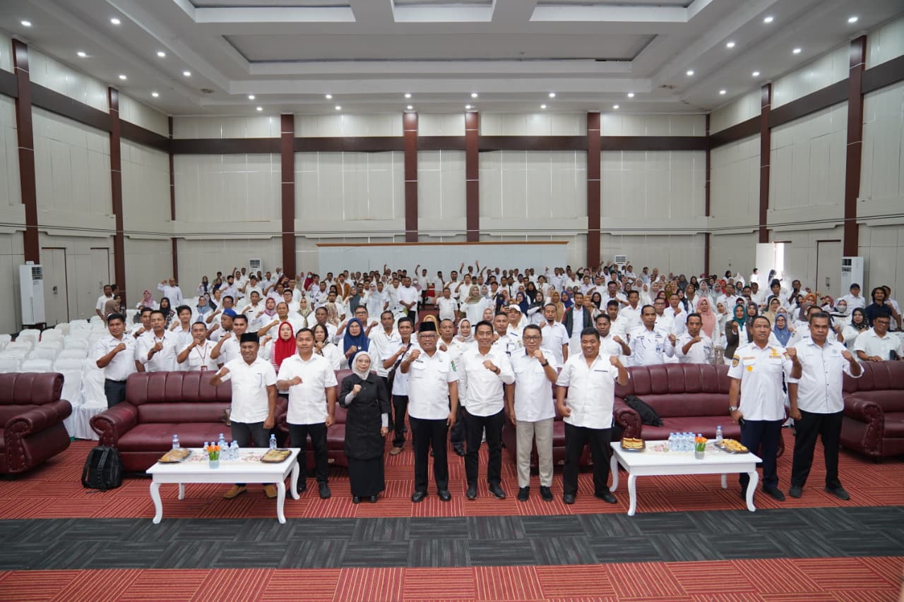 Sekertaris Daerah Provinsi Maluku Utara Samsuddin A Kadir resmi membukan kegiatan diskusi Publik dengan tema” ASN Bebas Radikalisme dan Intoleran’