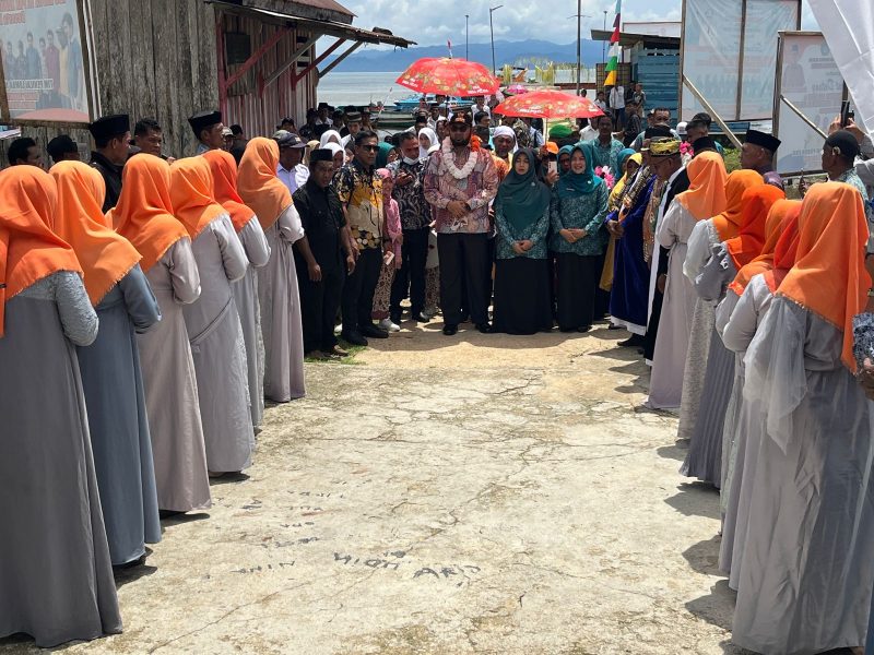 Masyarakat Mandioli Utara Antusias Sambut Bupati dan Ketua PKK Halsel