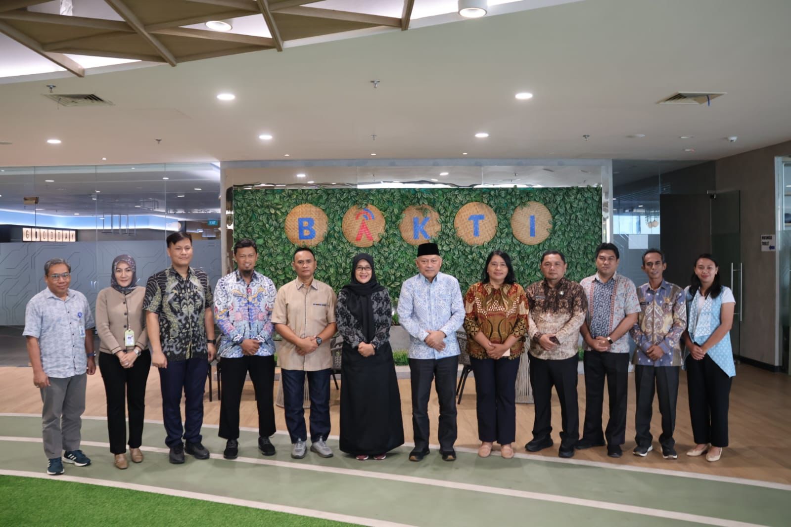 Wagub Malut Ajak Sejumlah Kadiskominfosan Temui Dirut Bakti Kementrian Digital